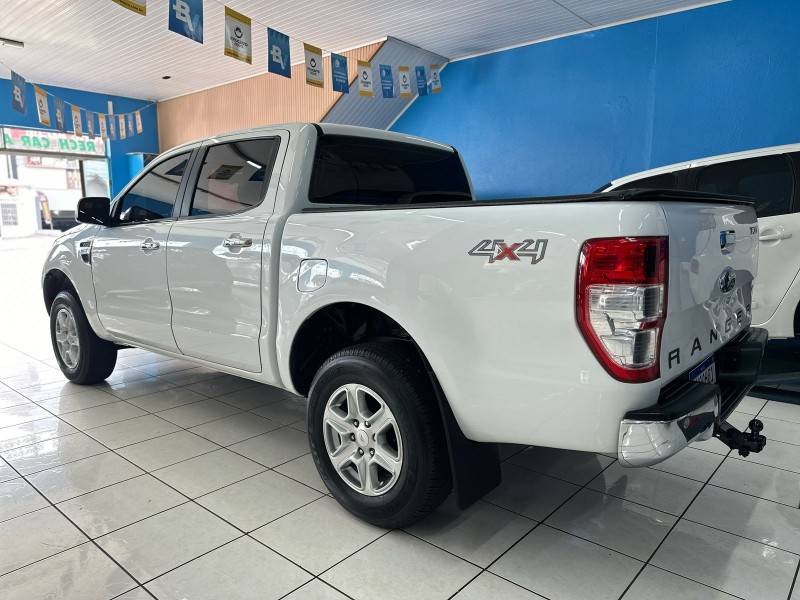 FORD - RANGER - 2014/2014 - Branca - R$ 108.900,00