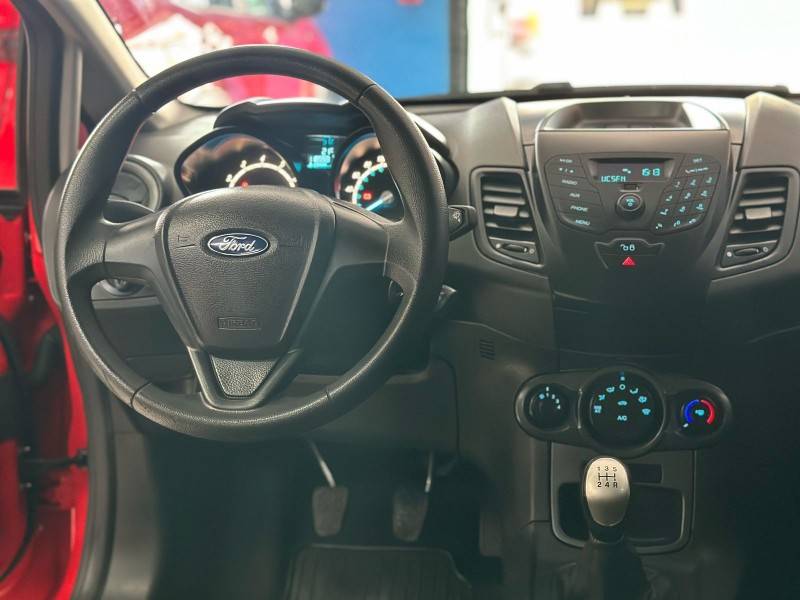 FORD - FIESTA - 2015/2015 - Vermelha - R$ 43.900,00
