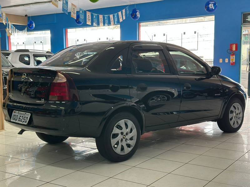 CHEVROLET - CORSA - 2010/2010 - Preta - R$ 27.900,00