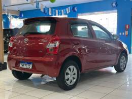 TOYOTA - ETIOS - 2015/2015 - Vermelha - R$ 46.900,00