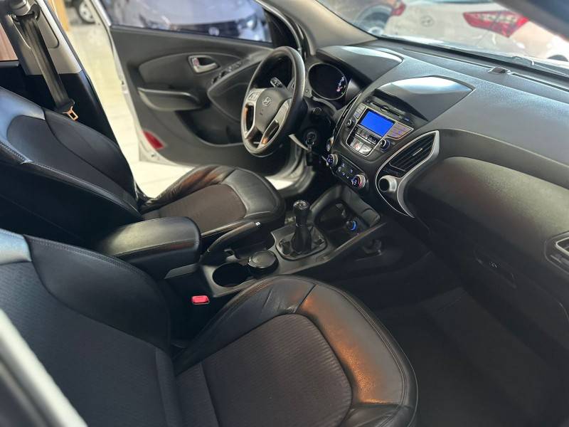 HYUNDAI - IX35 - 2011/2011 - Prata - R$ 57.900,00