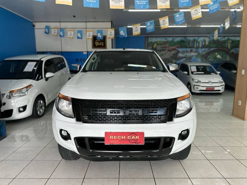FORD - RANGER - 2014/2014 - Branca - R$ 108.900,00