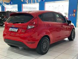 FORD - FIESTA - 2015/2015 - Vermelha - R$ 43.900,00