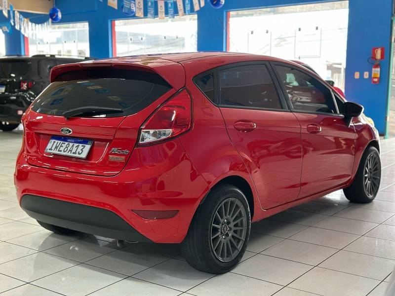 FORD - FIESTA - 2015/2015 - Vermelha - R$ 43.900,00