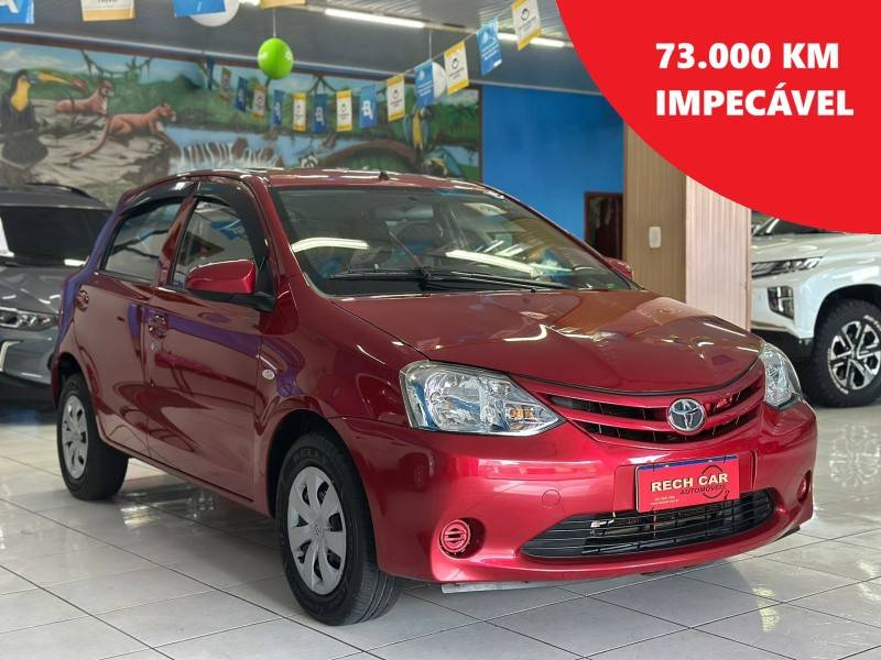 TOYOTA - ETIOS - 2015/2015 - Vermelha - R$ 46.900,00