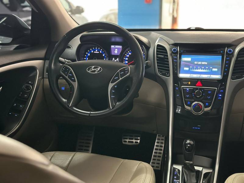 HYUNDAI - I30 - 2015/2015 - Branca - R$ 79.900,00