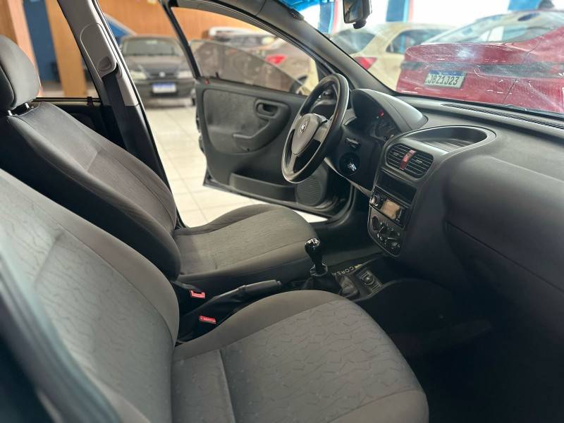 CHEVROLET - CORSA - 2006/2006 - Preta - R$ 25.900,00