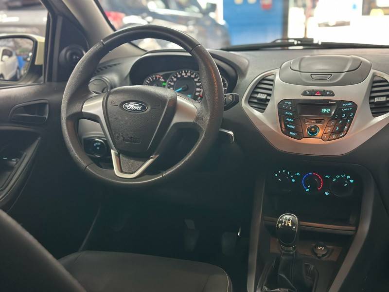 FORD - KA - 2015/2015 - Branca - R$ 39.000,00