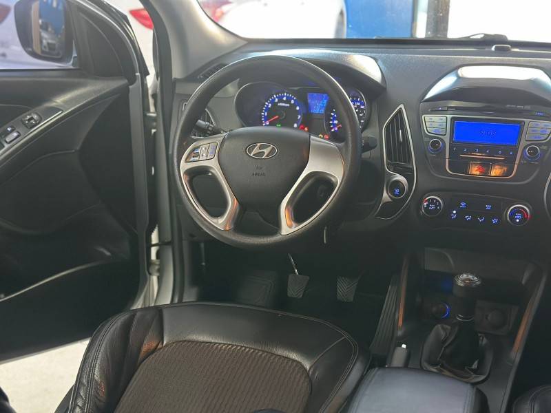 HYUNDAI - IX35 - 2011/2011 - Prata - R$ 57.900,00