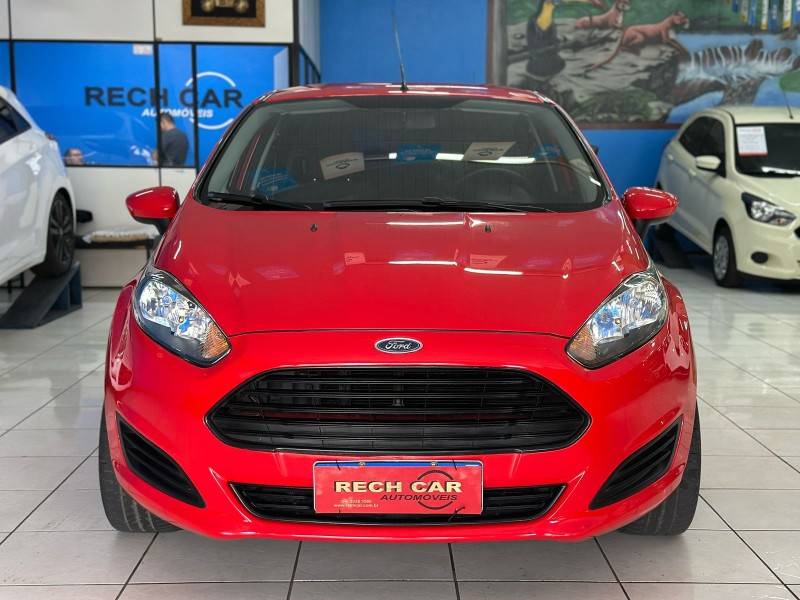 FORD - FIESTA - 2015/2015 - Vermelha - R$ 43.900,00