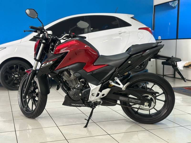 HONDA - CB 300F TWISTER - 2025/2025 - Vermelha - R$ 27.900,00