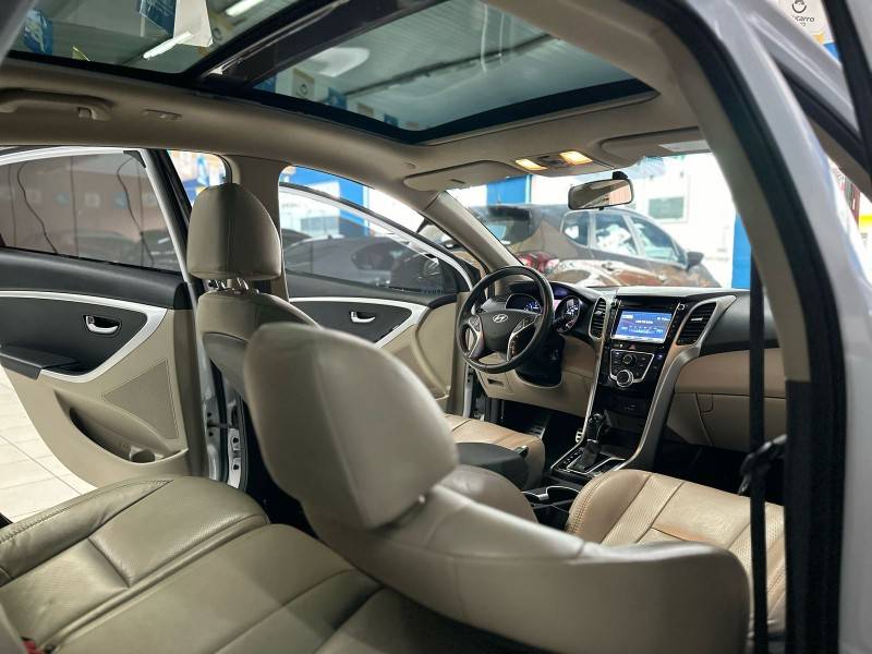 HYUNDAI - I30 - 2015/2015 - Branca - R$ 79.900,00