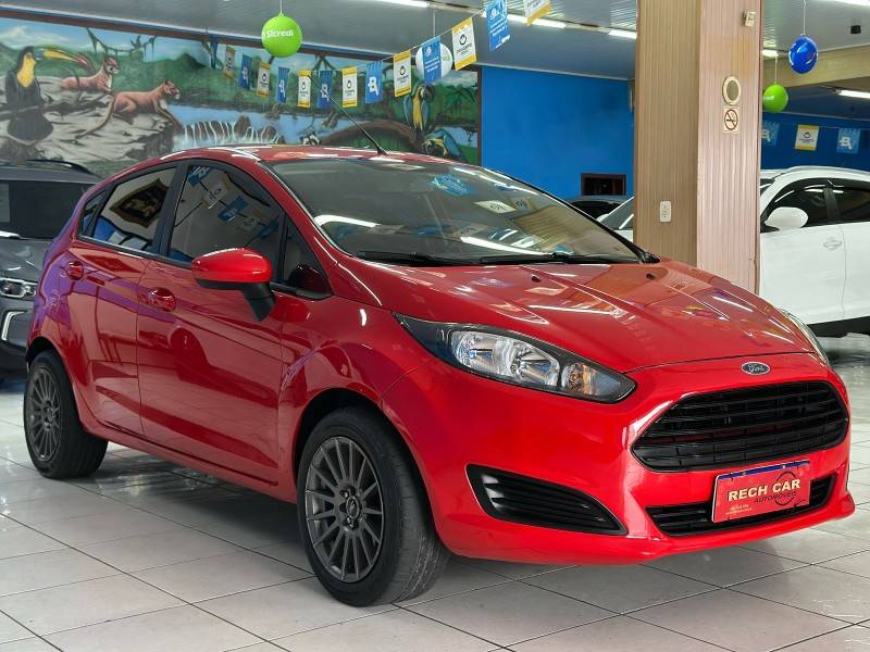 FORD - FIESTA - 2015/2015 - Vermelha - R$ 43.900,00