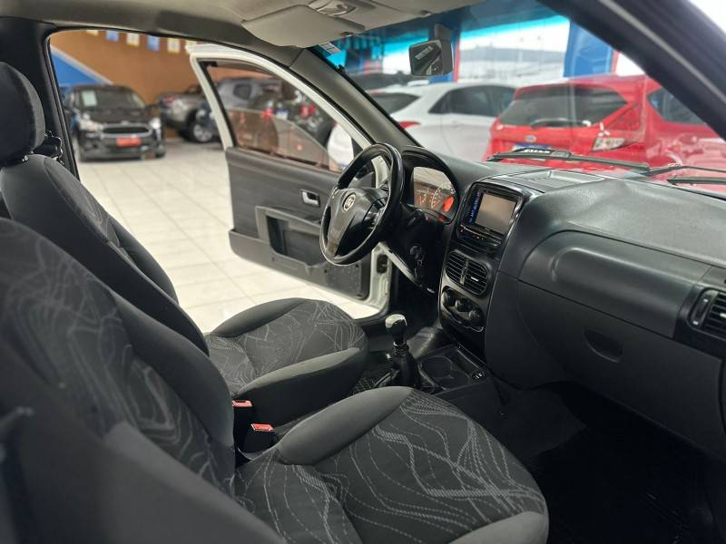 FIAT - STRADA - 2013/2013 - Branca - R$ 40.900,00