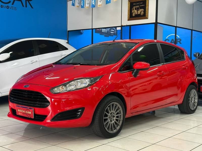 FORD - FIESTA - 2015/2015 - Vermelha - R$ 43.900,00