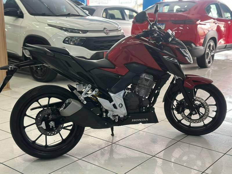 HONDA - CB 300F TWISTER - 2025/2025 - Vermelha - R$ 27.900,00