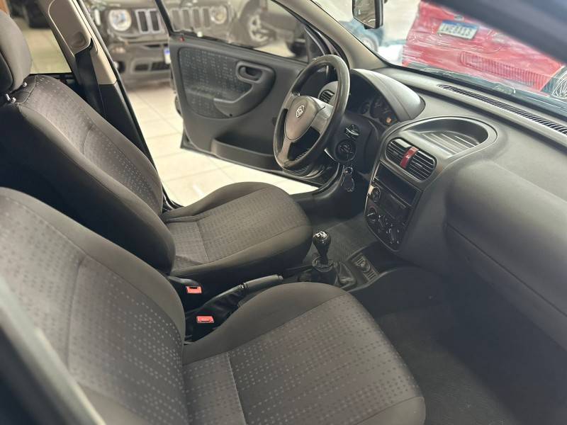 CHEVROLET - CORSA - 2010/2010 - Preta - R$ 27.900,00