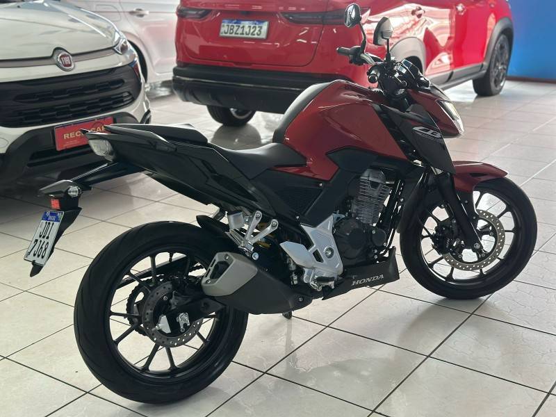 HONDA - CB 300F TWISTER - 2025/2025 - Vermelha - R$ 27.900,00